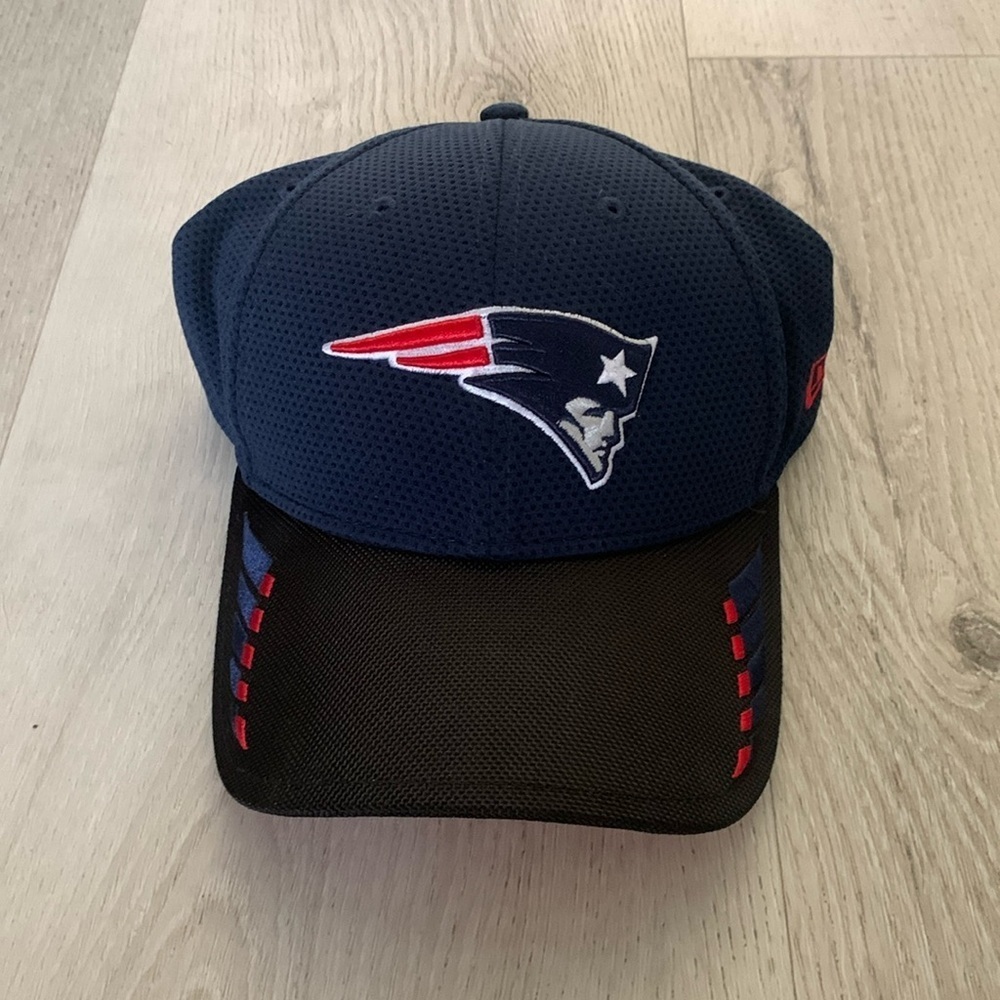 New Era New England Patriots Navy, Black & Red Performance Cap 9Forty